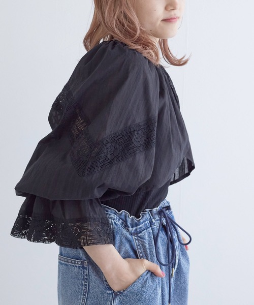 w closet（ダブルクローゼット）の「レースギャザーボレロ（カーディガン/ボレロ・レディース・ブラック/オフホワイト・FREE）」の16枚目の写真