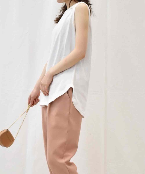 RANAN（ラナン）の「〈Beautiful Cotton　綿100％〉UVカット/接触冷感　ラウンドヘム無地タンクトップ　レギュラー丈（タンクトップ・レディース・ライトグレー/チャコール/ブラック/オフホワイト/オレンジ系その他/ダークブラウン/その他/パープル・L/LL/M）」の22枚目の写真