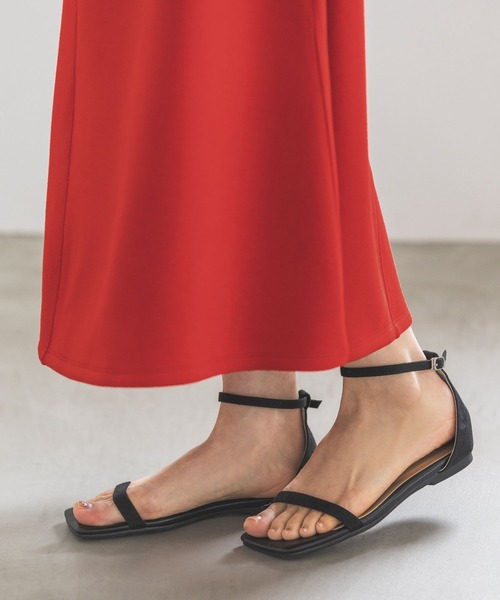 LEPSIM（レプシィム）の「アンクルストラップフラットサンダル　907841（サンダル・レディース・シルバー/ブラック/ベージュ・MEDIUM/LARGE）」の2枚目の写真