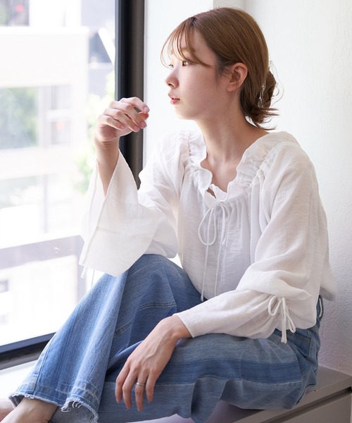 Kastane(カスタネ)の「ワッシャー楊柳ギャザーブラウス(シャツ/ブラウス・レディース・オフホワイト/サックスブルー/ブラック・FREE)」の5枚目の写真