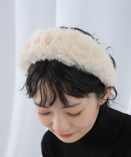 Ray BEAMS(レイビームス)の「bLicensceLL × Ray BEAMS / 別注 フェイクファー カチューシャ(カチューシャ・レディース・オフホワイト/ネイビー・ONE SIZE)」の3枚目の写真