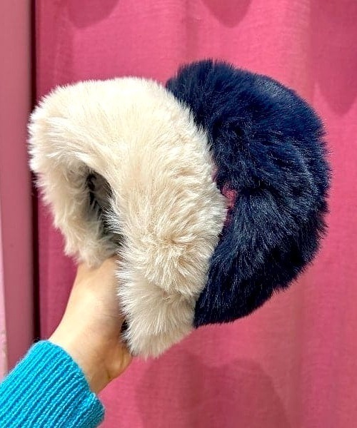 Ray BEAMS(レイビームス)の「bLicensceLL × Ray BEAMS / 別注 フェイクファー カチューシャ(カチューシャ・レディース・オフホワイト/ネイビー・ONE SIZE)」の9枚目の写真