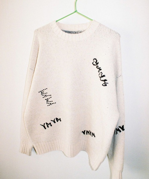 ZOZO（ゾゾ）の「GRAFFITI LOOSE KNIT（ニット/セーター・レディース・ホワイト/ブラウン/ブルー/ピンク・L/XL）」の2枚目の写真