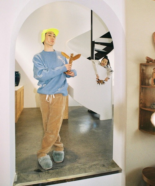 ZOZO（ゾゾ）の「GRAFFITI LOOSE KNIT（ニット/セーター・レディース・ホワイト/ブラウン/ブルー/ピンク・L/XL）」の8枚目の写真