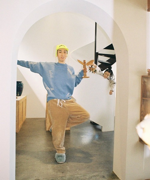 ZOZO（ゾゾ）の「GRAFFITI LOOSE KNIT（ニット/セーター・レディース・ホワイト/ブラウン/ブルー/ピンク・L/XL）」の9枚目の写真