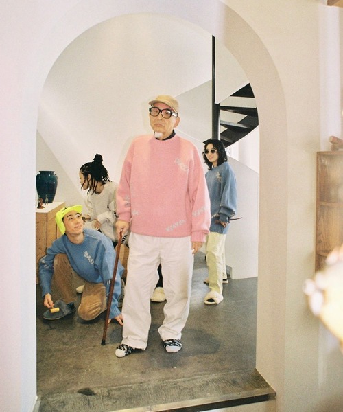 ZOZO（ゾゾ）の「GRAFFITI LOOSE KNIT（ニット/セーター・レディース・ホワイト/ブラウン/ブルー/ピンク・L/XL）」の6枚目の写真