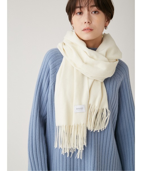 emmi（エミ）の「【emmi atelier】カラーストール（マフラー・レディース・ダークブルー/イエロー/オフホワイト・FREE）」の2枚目の写真