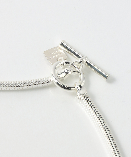JOURNAL STANDARD（ジャーナルスタンダード）の「【On The Sunny Side Of The Street】SQUARE Snake Chain CHOCKER（ネックレス・メンズ・シルバー・FREE）」の3枚目の写真