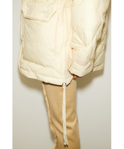 THROW by SLY（スローバイスライ）の「THROW 2WAY STAND PUFFER COAT 2ウェイ スタンド パッファー コート（ダウンジャケット/コート・レディース・アイボリー/ブラック・FREE）」の13枚目の写真