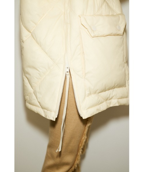 THROW by SLY（スローバイスライ）の「THROW 2WAY STAND PUFFER COAT 2ウェイ スタンド パッファー コート（ダウンジャケット/コート・レディース・アイボリー/ブラック・FREE）」の14枚目の写真