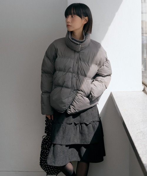 UNE MANSION（ユヌマンション）の「【UNE ORIGINAL】【ハイネック＆襟ありを楽しめる2way仕様】ハイネックビンテージリブニットカラー中綿ペンディンジャンバー（ダウンジャケット/コート・レディース・ブラック/カーキ/グリーン/ベージュ/ホワイト/チャコール・FREE）」の9枚目の写真