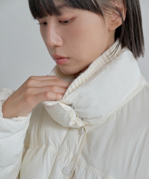 UNE MANSION（ユヌマンション）の「【UNE ORIGINAL】【ハイネック＆襟ありを楽しめる2way仕様】ハイネックビンテージリブニットカラー中綿ペンディンジャンバー（ダウンジャケット/コート・レディース・ブラック/カーキ/グリーン/ベージュ/ホワイト/チャコール・FREE）」の11枚目の写真