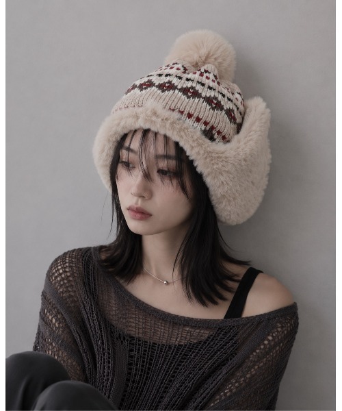 HIKA（ヒカ）の「【HIKA】イヤーフラップ付きジャガードCAP（ニットキャップ/ビーニー・レディース・ネイビー/マルチ/グレー/レッド/ベージュ・FREE）」の3枚目の写真