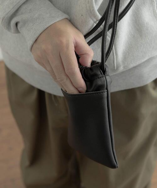 ITEMS URBANRESEARCH（アイテムズ アーバンリサーチ）の「フェイクレザー ミニショルダー BAG（ショルダーバッグ・メンズ・ブラック・-）」の8枚目の写真