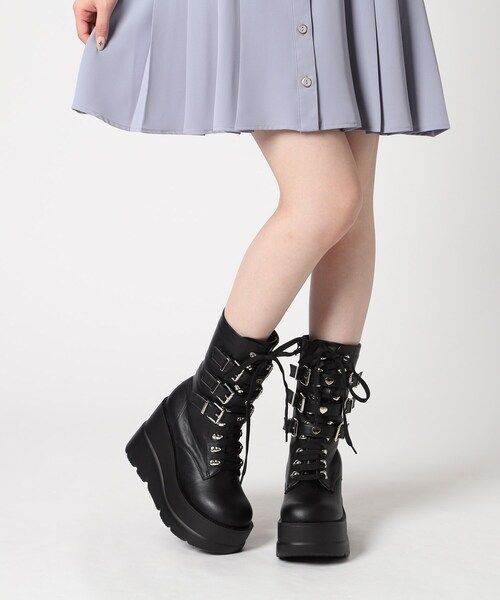 cs T&P(シーエスティーアンドピー)の「厚底ハート付きベルトブーツ(ブーツ・レディース・ブラック/ホワイト・S/M/L/LL)」の1枚目の写真