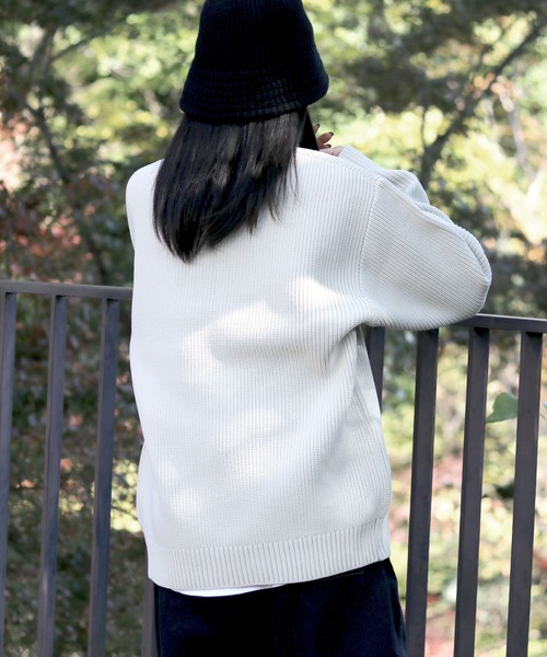 SITRY(シトリー)の「crew neck knit pull over/オーバーサイズ エコニット プルオーバー 吸水速乾 UVカット 洗濯可 帯電防止 抗ピリング(ニット/セーター・メンズ・ブラック/オフホワイト/チャコール/ブルー/グレイッシュベージュ・LL/M/L)」の11枚目の写真