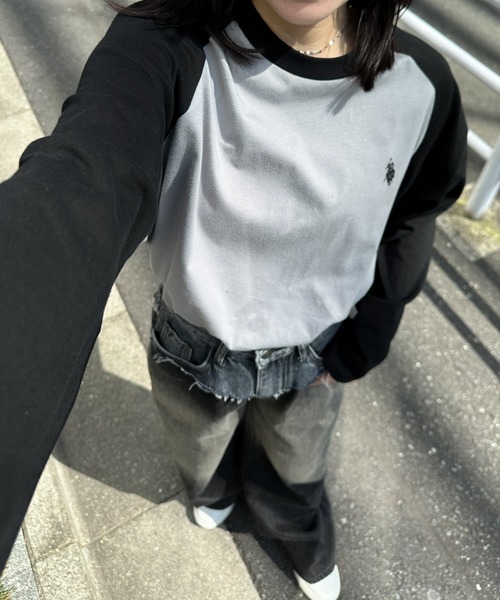 U.S. POLO ASSN.(ユーエスポロアッスン)の「RANAN/solleim別注【U.S.POLO ASSN.】ラグランフレアスリーブビッグシルエットロンT(Tシャツ/カットソー・レディース・オフホワイト/ホワイト×グレー/ホワイト×ネイビー/グレー系・S/M/L)」の4枚目の写真