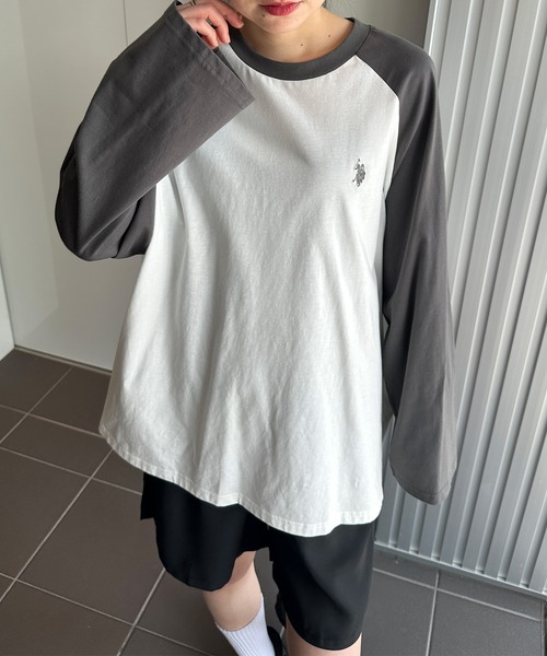 U.S. POLO ASSN.(ユーエスポロアッスン)の「RANAN/solleim別注【U.S.POLO ASSN.】ラグランフレアスリーブビッグシルエットロンT(Tシャツ/カットソー・レディース・オフホワイト/ホワイト×グレー/ホワイト×ネイビー/グレー系・S/M/L)」の21枚目の写真