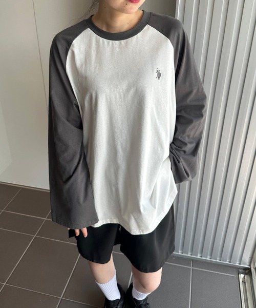 U.S. POLO ASSN.(ユーエスポロアッスン)の「RANAN/solleim別注【U.S.POLO ASSN.】ラグランフレアスリーブビッグシルエットロンT(Tシャツ/カットソー・レディース・オフホワイト/ホワイト×グレー/ホワイト×ネイビー/グレー系・S/M/L)」の22枚目の写真