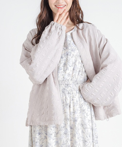 Honeys（ハニーズ）の「ノーカラーブルゾン（ブルゾン・レディース・グレイッシュベージュ/イエロー系その他/ブラック/アイボリー・LL/S/L/M）」の3枚目の写真