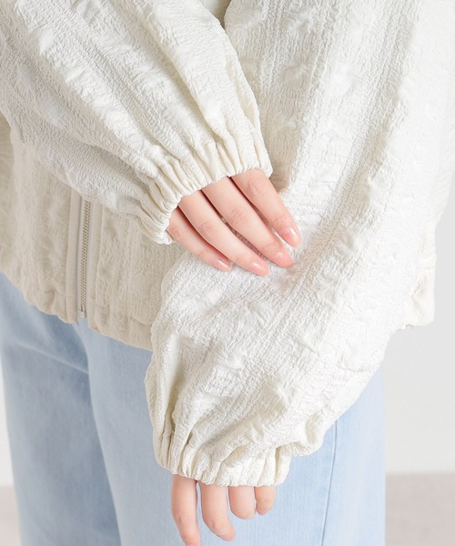 Honeys（ハニーズ）の「ノーカラーブルゾン（ブルゾン・レディース・グレイッシュベージュ/イエロー系その他/ブラック/アイボリー・LL/S/L/M）」の10枚目の写真