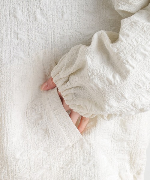 Honeys（ハニーズ）の「ノーカラーブルゾン（ブルゾン・レディース・グレイッシュベージュ/イエロー系その他/ブラック/アイボリー・LL/S/L/M）」の11枚目の写真