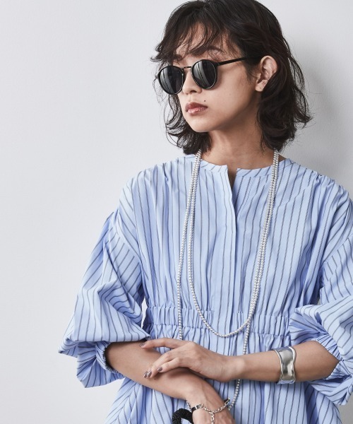 CHIC STYLE(シックスタイル)の「<大きいサイズ>パフスリーブギャザーブラウス シックスタイル (シャツ/ブラウス・レディース・ブルー系/ホワイト系・LL/3L/4L/5L/L)」の2枚目の写真