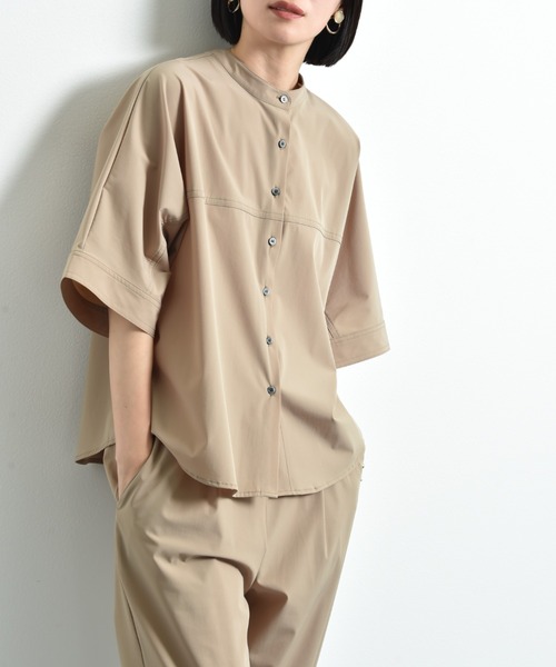 INTERPLANET(インタープラネット)の「【撥水・UV・接触冷感】バンドカラードルマンシャツ(シャツ/ブラウス・レディース・ブラック/ベージュ/ブルー/カーキ/ダークベージュ・FREE)」の2枚目の写真