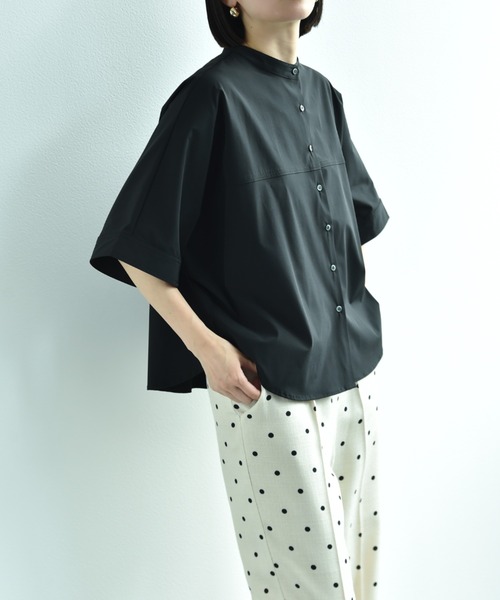 INTERPLANET(インタープラネット)の「【撥水・UV・接触冷感】バンドカラードルマンシャツ(シャツ/ブラウス・レディース・ブラック/ベージュ/ブルー/カーキ/ダークベージュ・FREE)」の1枚目の写真