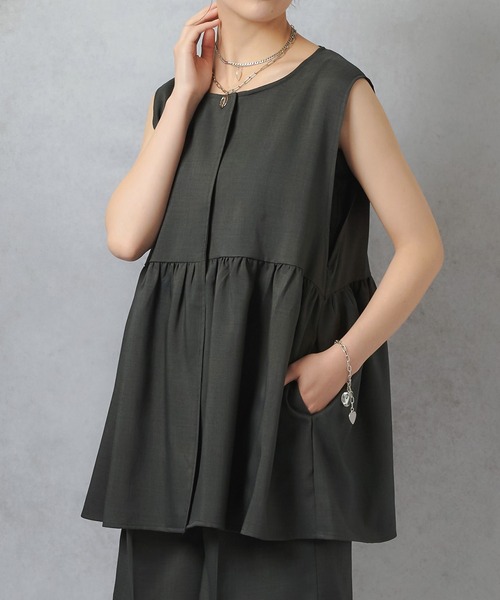 Lull（ルル）の「【Lull / ルル】セットアップ対応 / キレイめペプラムタンクトップ（ベスト・レディース・ブラック/アイボリー・ONESIZE）」の2枚目の写真