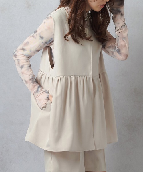 Lull（ルル）の「【Lull / ルル】セットアップ対応 / キレイめペプラムタンクトップ（ベスト・レディース・ブラック/アイボリー・ONESIZE）」の3枚目の写真