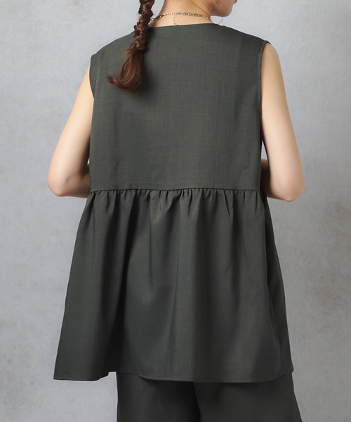 Lull（ルル）の「【Lull / ルル】セットアップ対応 / キレイめペプラムタンクトップ（ベスト・レディース・ブラック/アイボリー・ONESIZE）」の6枚目の写真