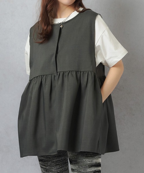 Lull（ルル）の「【Lull / ルル】セットアップ対応 / キレイめペプラムタンクトップ（ベスト・レディース・ブラック/アイボリー・ONESIZE）」の7枚目の写真