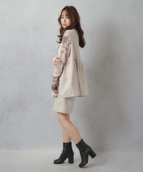 Lull（ルル）の「【Lull / ルル】セットアップ対応 / キレイめペプラムタンクトップ（ベスト・レディース・ブラック/アイボリー・ONESIZE）」の10枚目の写真