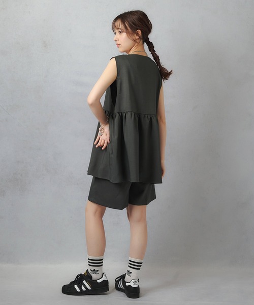 Lull（ルル）の「【Lull / ルル】セットアップ対応 / キレイめペプラムタンクトップ（ベスト・レディース・ブラック/アイボリー・ONESIZE）」の12枚目の写真