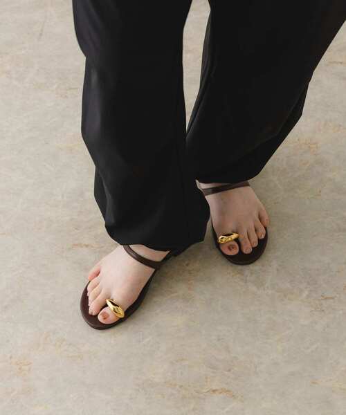 RODE SKO(ロデスコ)の「『MADE IN JAPAN』メタルフラットサンダル(サンダル・レディース・ブラウン/ブラック・36/37/38)」の3枚目の写真