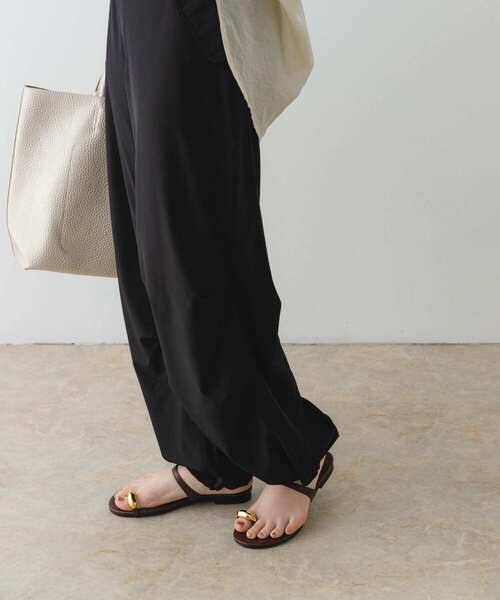 RODE SKO(ロデスコ)の「『MADE IN JAPAN』メタルフラットサンダル(サンダル・レディース・ブラウン/ブラック・36/37/38)」の5枚目の写真