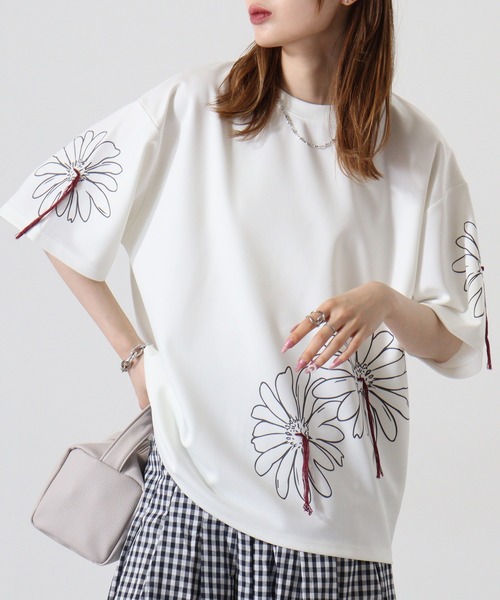 ATELANE(アテレーン)の「ポンチアソートハンドステッチ刺繍Tシャツ(Tシャツ/カットソー・メンズ・ホワイト/ブラック系/ホワイト系/ブラック/グレー/ブルー・L/M)」の2枚目の写真