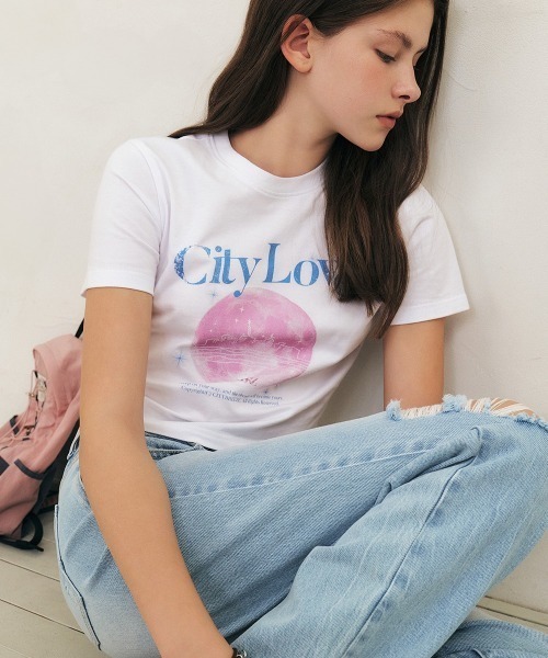 CITYBREEZE(シティブリーズ)の「CITY LOVE CROPPED SHORT SLEEVE T-SHIRT(Tシャツ/カットソー・レディース・チャコール/ホワイト・FREE)」の2枚目の写真
