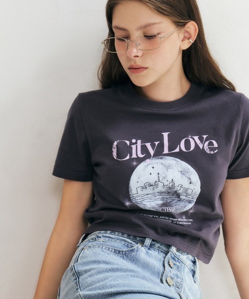 CITYBREEZE(シティブリーズ)の「CITY LOVE CROPPED SHORT SLEEVE T-SHIRT(Tシャツ/カットソー・レディース・チャコール/ホワイト・FREE)」の16枚目の写真