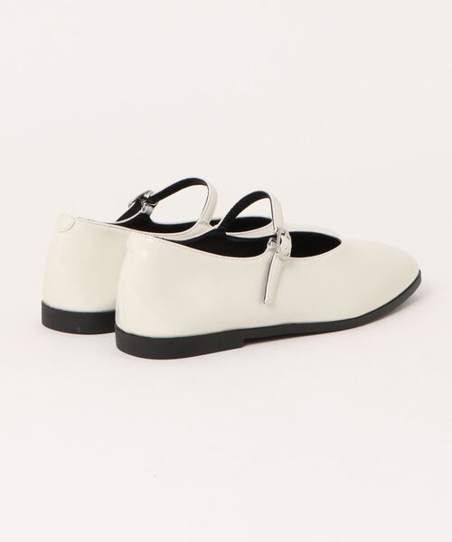 shoes365(シューズスリーシックスファイヴ)の「【shoes365】バックル付きパンプス(パンプス・レディース・オフホワイト/ブラック・22.5cm/23.0cm/23.5cm/24.0cm/24.5cm/25.0cm)」の3枚目の写真