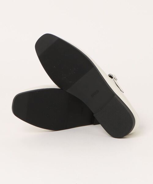 shoes365(シューズスリーシックスファイヴ)の「【shoes365】バックル付きパンプス(パンプス・レディース・オフホワイト/ブラック・22.5cm/23.0cm/23.5cm/24.0cm/24.5cm/25.0cm)」の4枚目の写真