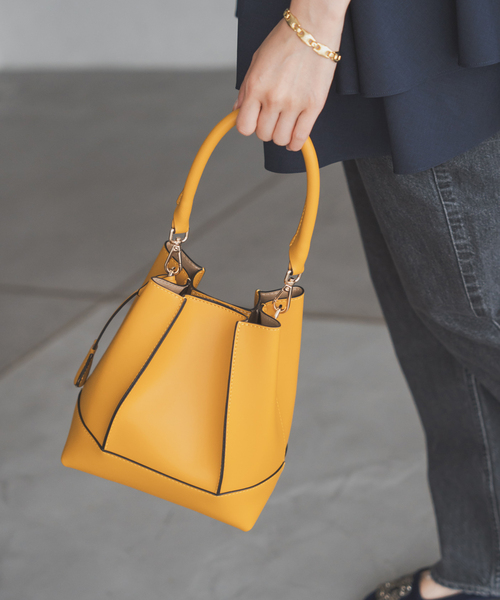 IENA（イエナ）の「《追加》GIANNI NOTARO/ジャンニ ノターロ バケツガタバッグ 219/RUGA（ショルダーバッグ・レディース・キャメル/イエロー/ブラック・FREE）」の12枚目の写真