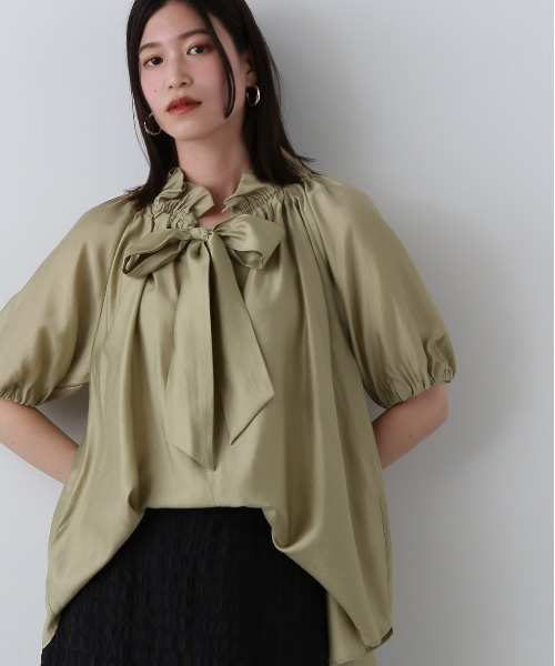 N.(N. Natural Beauty Basic)(エヌエヌナチュラルビューティーベーシック)の「シルキーローンリボンタイ半袖ブラウス(シャツ/ブラウス・レディース・ベージュ/ブルー/オフホワイト・MEDIUM)」の2枚目の写真