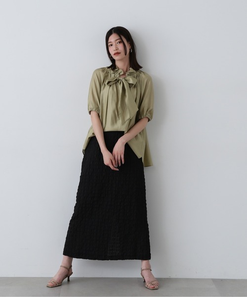 N.(N. Natural Beauty Basic)(エヌエヌナチュラルビューティーベーシック)の「シルキーローンリボンタイ半袖ブラウス(シャツ/ブラウス・レディース・ベージュ/ブルー/オフホワイト・MEDIUM)」の11枚目の写真