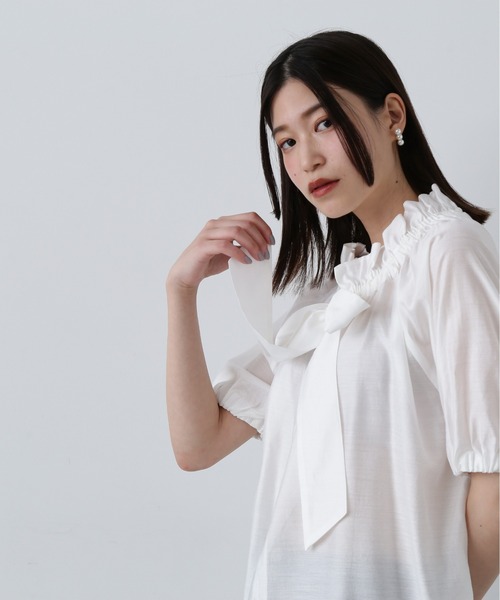 N.(N. Natural Beauty Basic)(エヌエヌナチュラルビューティーベーシック)の「シルキーローンリボンタイ半袖ブラウス(シャツ/ブラウス・レディース・ベージュ/ブルー/オフホワイト・MEDIUM)」の4枚目の写真