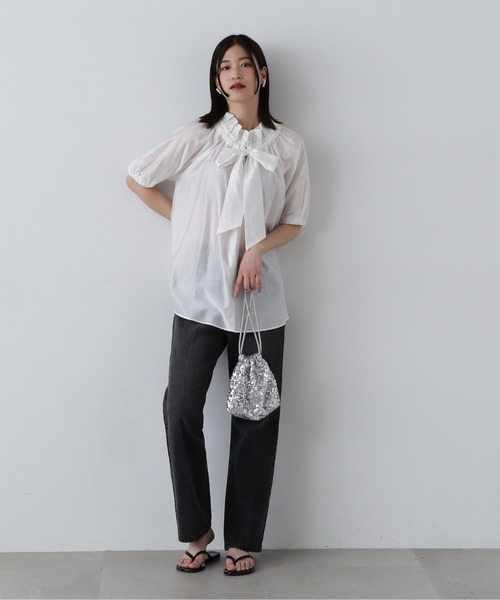 N.(N. Natural Beauty Basic)(エヌエヌナチュラルビューティーベーシック)の「シルキーローンリボンタイ半袖ブラウス(シャツ/ブラウス・レディース・ベージュ/ブルー/オフホワイト・MEDIUM)」の5枚目の写真