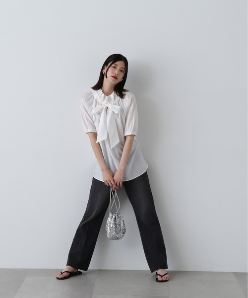 N.(N. Natural Beauty Basic)(エヌエヌナチュラルビューティーベーシック)の「シルキーローンリボンタイ半袖ブラウス(シャツ/ブラウス・レディース・ベージュ/ブルー/オフホワイト・MEDIUM)」の6枚目の写真