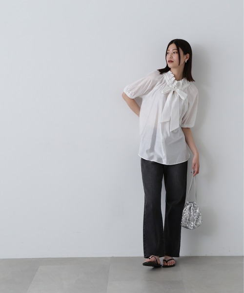 N.(N. Natural Beauty Basic)(エヌエヌナチュラルビューティーベーシック)の「シルキーローンリボンタイ半袖ブラウス(シャツ/ブラウス・レディース・ベージュ/ブルー/オフホワイト・MEDIUM)」の8枚目の写真