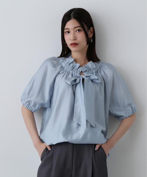 N.(N. Natural Beauty Basic)(エヌエヌナチュラルビューティーベーシック)の「シルキーローンリボンタイ半袖ブラウス(シャツ/ブラウス・レディース・ベージュ/ブルー/オフホワイト・MEDIUM)」の15枚目の写真